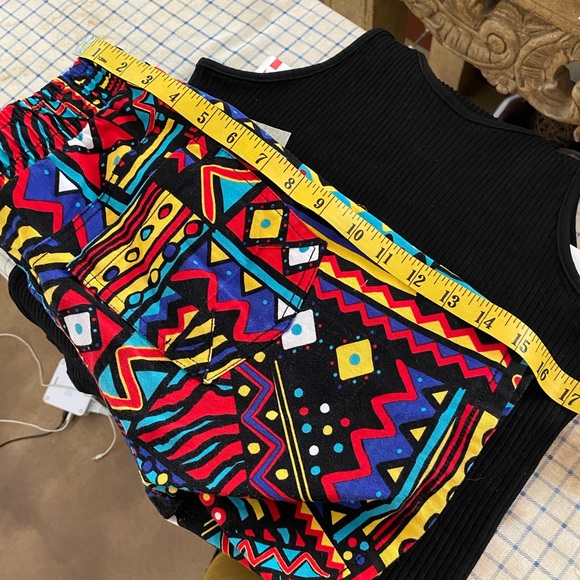 SOLD 90s VINTAGE FUNKY GEOMETRIC SHORTS - Picture 5 of 7